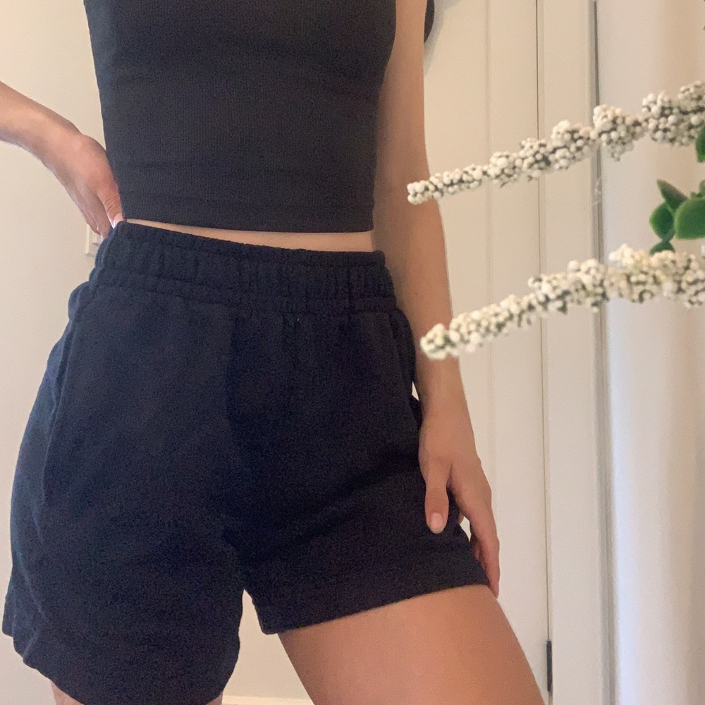 Aritzia sweatshorts